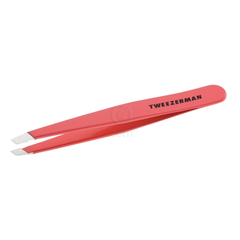 Tweezerman Mini Slant Tweezer Geranium, mini pinceta s poševno konico - geranija (1 pinceta) 