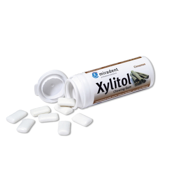 Xylitol, varovalni žvečilni gumi z okusom cimeta (30 žvečilnih gumijev)